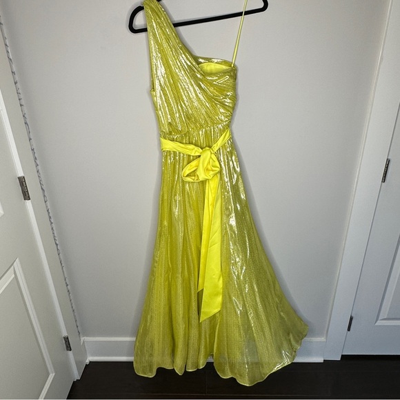 ALICE + OLIVIA Milan One Shoulder Gathered Metallic Yellow‎ Gown Size 2 NWT Gala - Picture 4 of 16